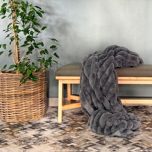 Faux Fur Throw Blanket – Soft, Stylish & Luxuriously Cozy