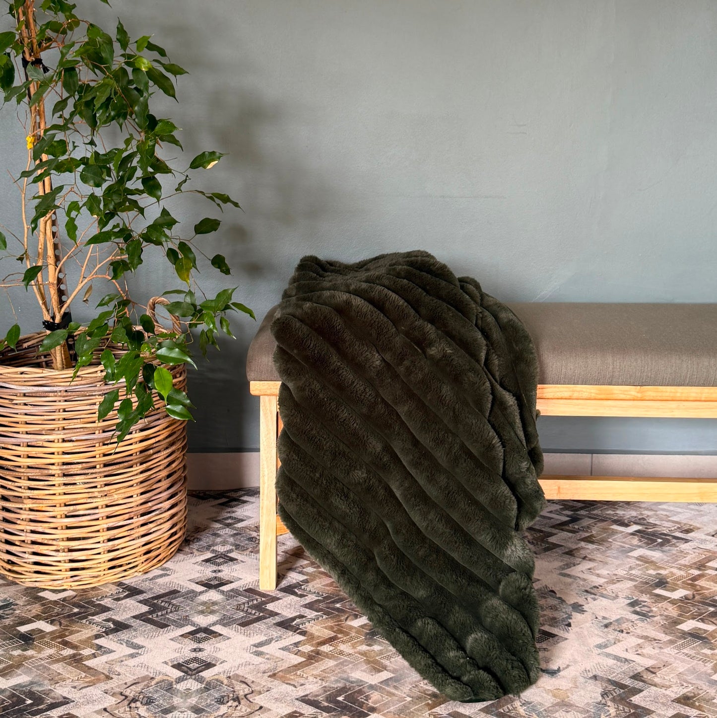 Faux Fur Throw Blanket – Soft, Stylish & Luxuriously Cozy