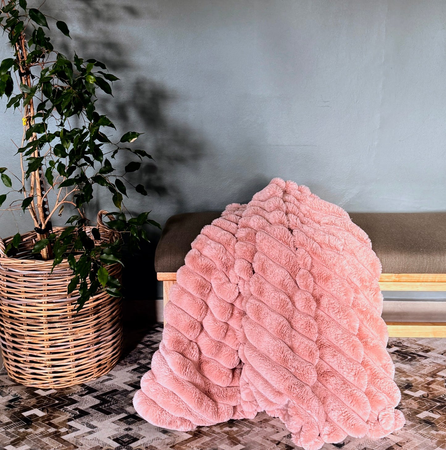 Faux Fur Throw Blanket – Soft, Stylish & Luxuriously Cozy