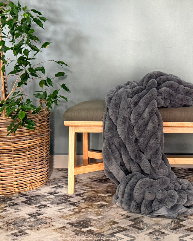 Faux Fur Throw Blanket – Soft, Stylish & Luxuriously Cozy