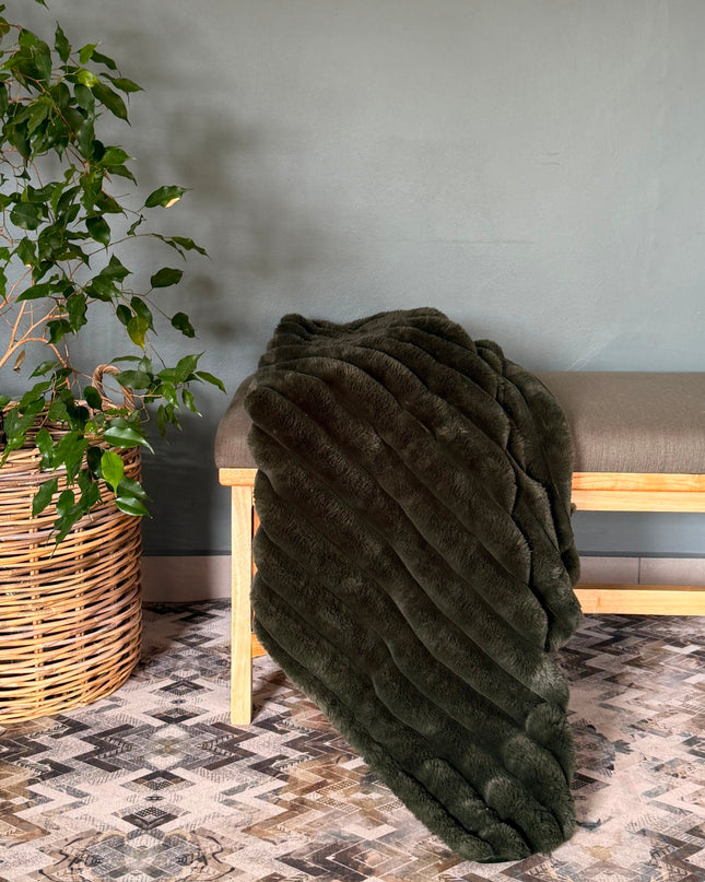 Faux Fur Throw Blanket – Soft, Stylish & Luxuriously Cozy