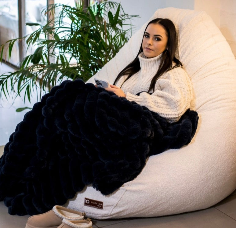 Faux Fur Throw Blanket – Soft, Stylish & Luxuriously Cozy
