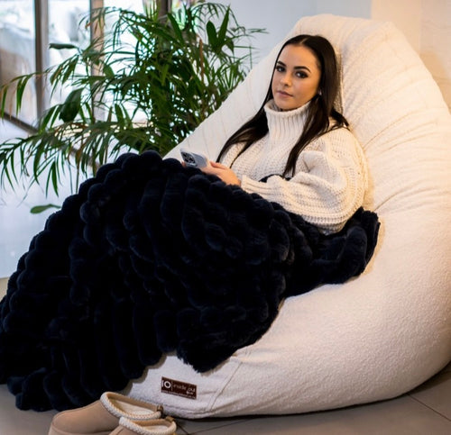 Faux Fur Throw Blanket – Soft, Stylish & Luxuriously Cozy