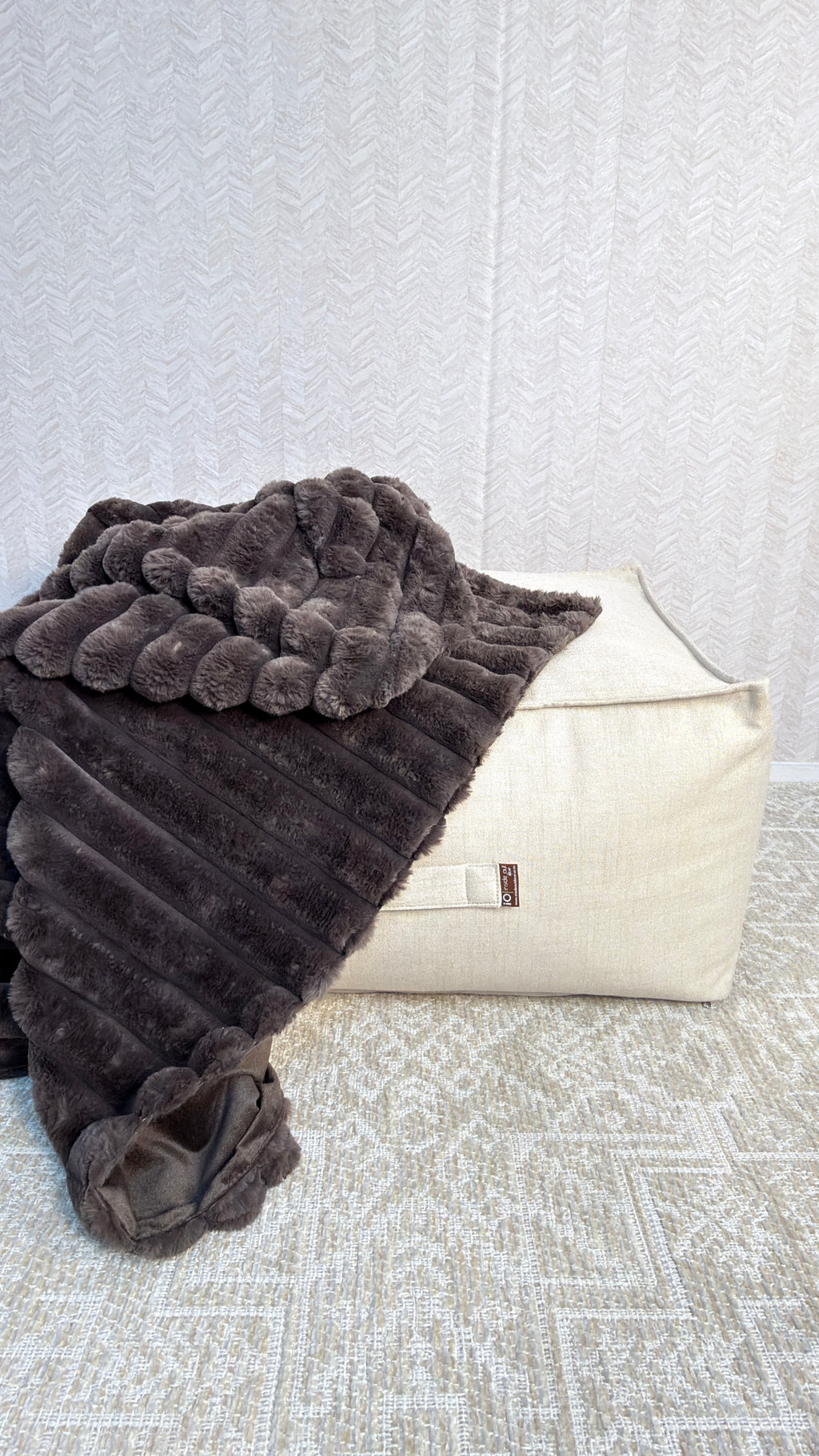 Faux Fur Throw Blanket – Soft, Stylish & Luxuriously Cozy