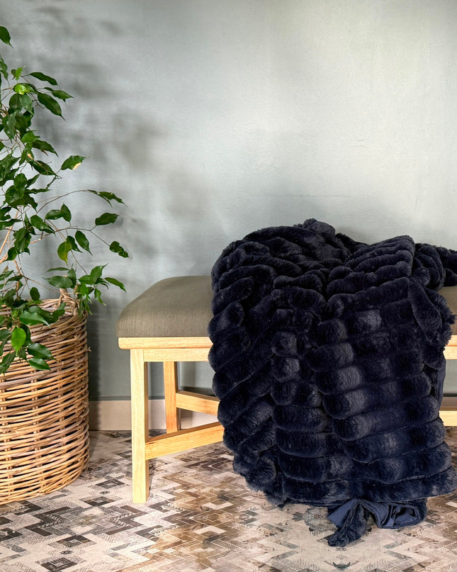 Faux Fur Throw Blanket – Soft, Stylish & Luxuriously Cozy