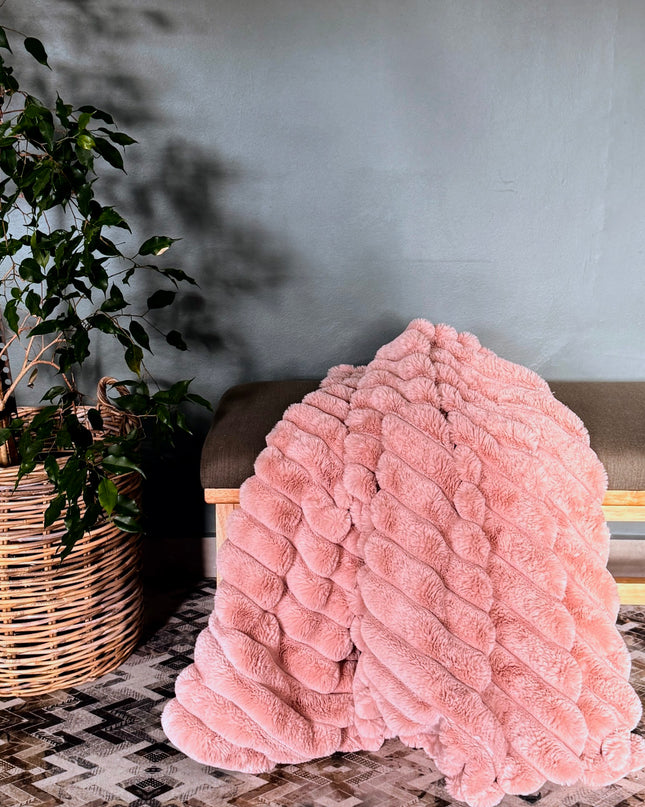Faux Fur Throw Blanket – Soft, Stylish & Luxuriously Cozy