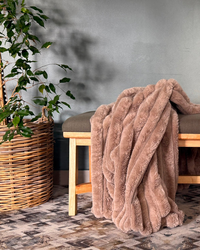 Faux Fur Throw Blanket – Soft, Stylish & Luxuriously Cozy