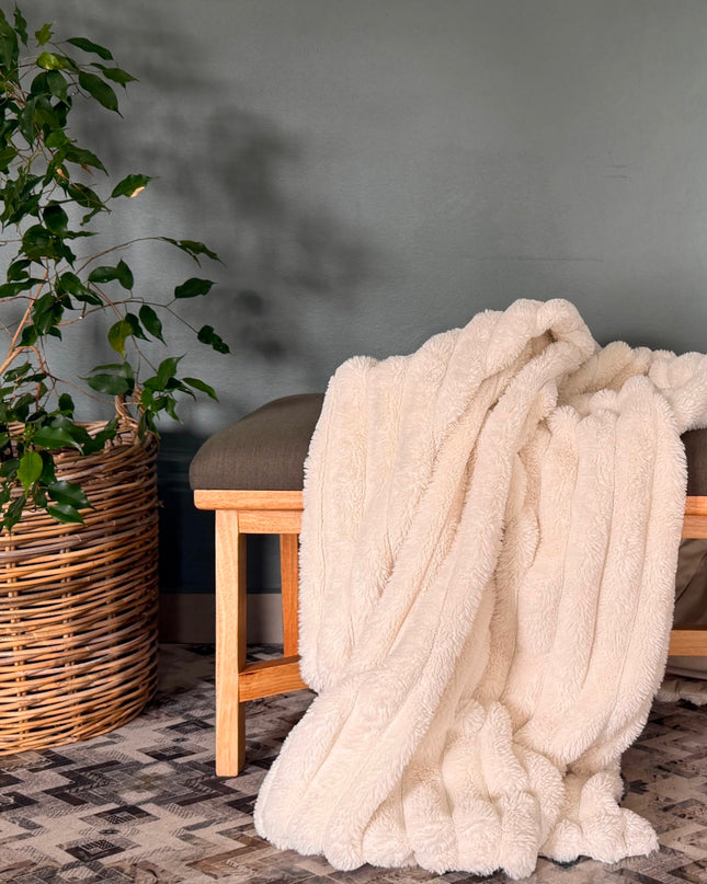 Faux Fur Throw Blanket – Soft, Stylish & Luxuriously Cozy