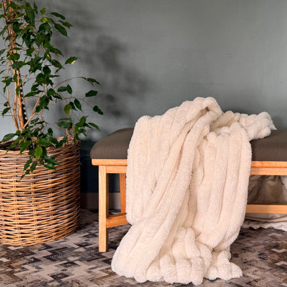 Faux Fur Throw Blanket – Soft, Stylish & Luxuriously Cozy